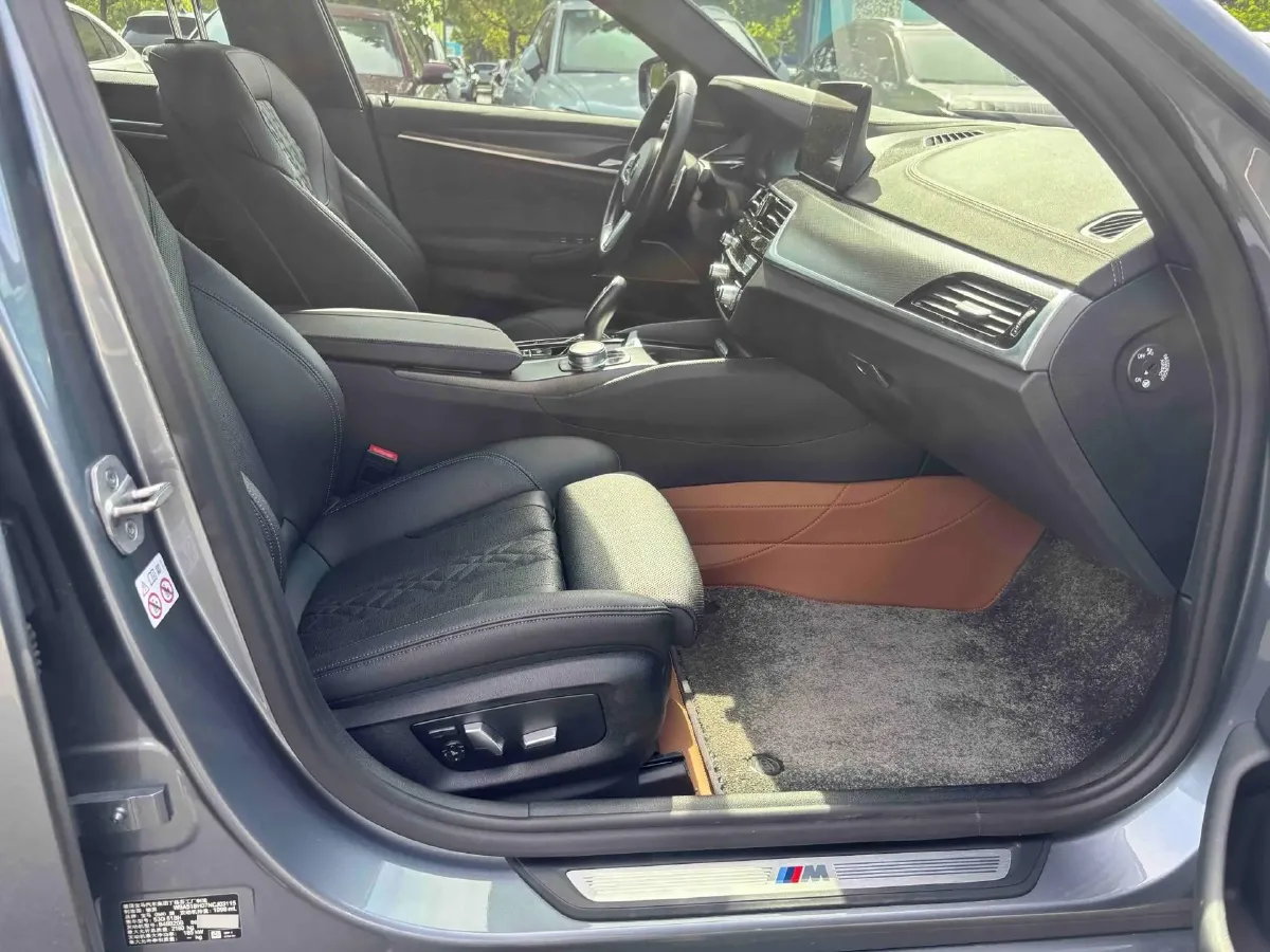 2022 BMW 5 Series 2.0T 252HP L4 8AT,autocango,china used car exporter,china ev exporter,chinese used car exporter,chinese used ev exporter