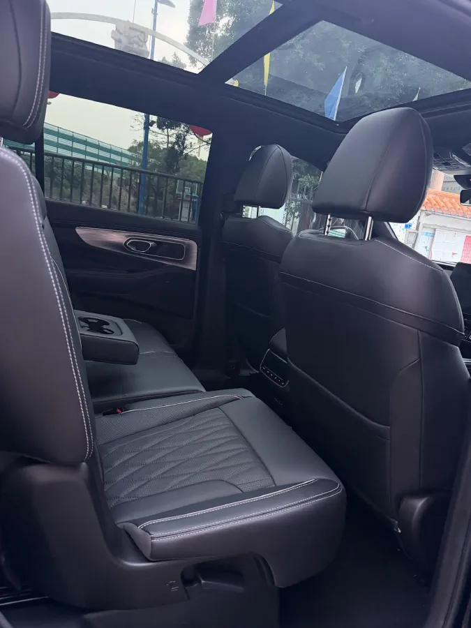 2022 GAC Trumpchi GS8 2.0T 252HP L4 8AT,autocango,china used car exporter,china ev exporter,chinese used car exporter,chinese used ev exporter