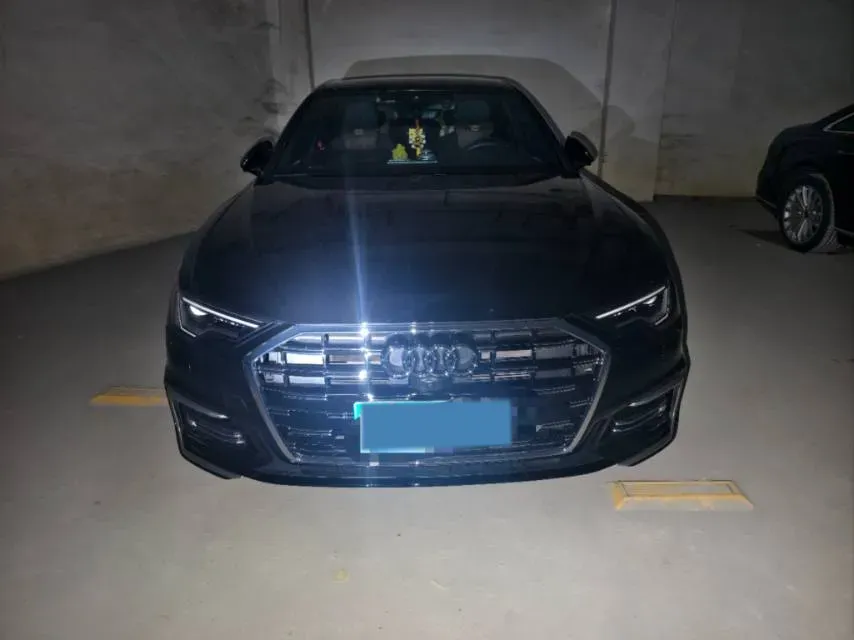 2023 Audi A6L 2.0T 245HP L4 7DCT,autocango,china used car exporter,china ev exporter,chinese used car exporter,chinese used ev exporter