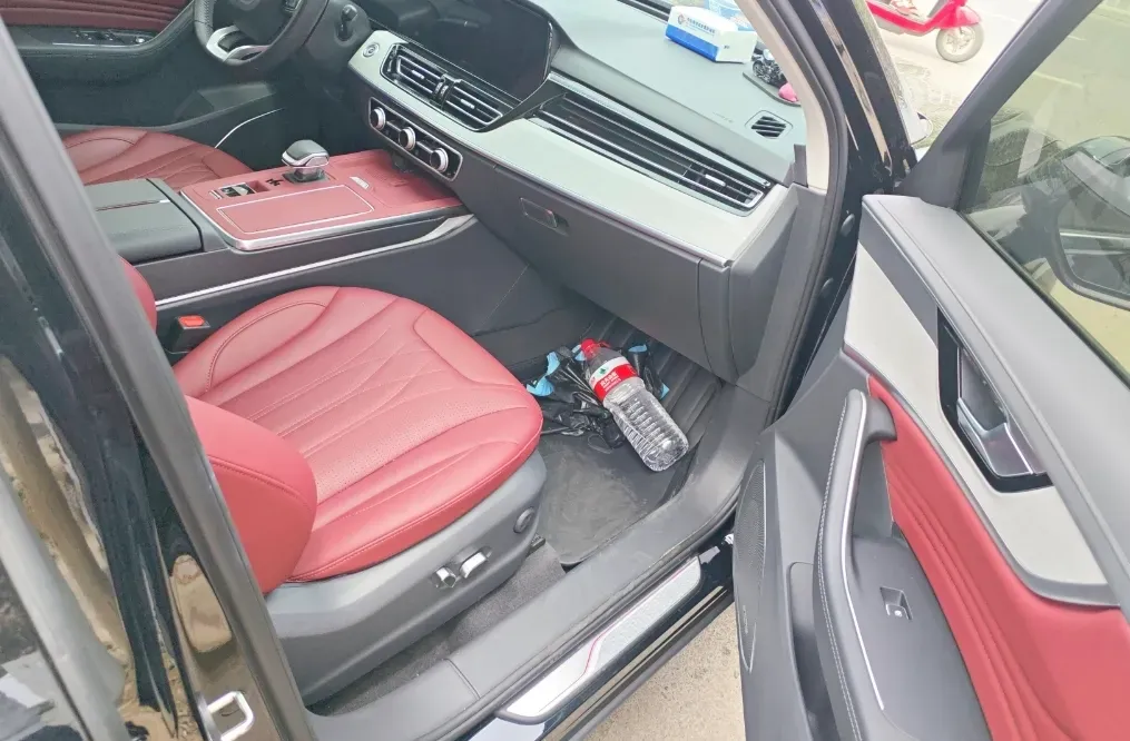 2025 HongQi HS5 2.0T 252HP L4 8AT,autocango,china used car exporter,china ev exporter,chinese used car exporter,chinese used ev exporter
