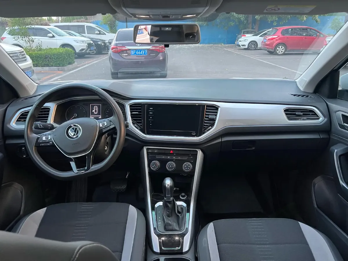2020 Volkswagen T-Roc 1.4T 150HP L4 7DCT,autocango,china used car exporter,china ev exporter,chinese used car exporter,chinese used ev exporter