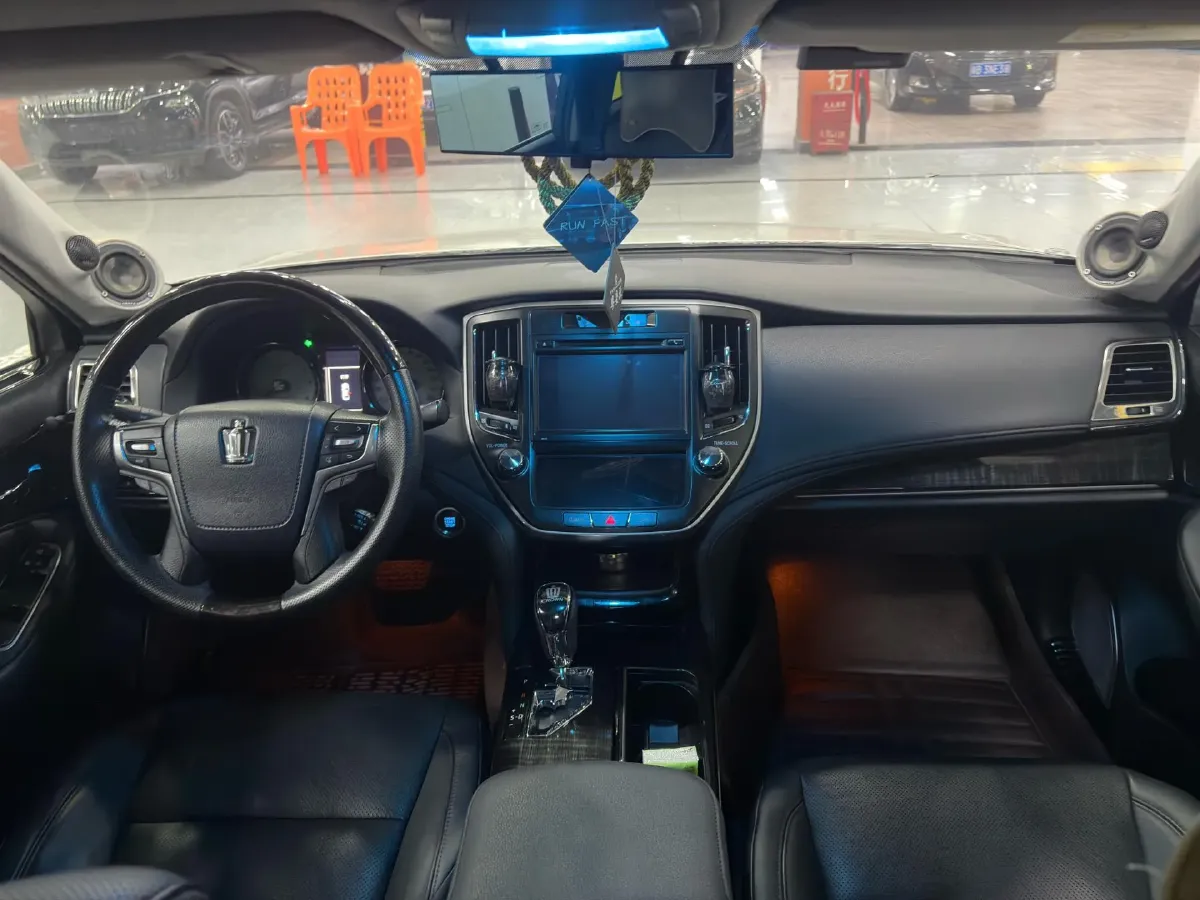 2015 Toyota Crown 2.0T 235HP L4 8AT,autocango,china used car exporter,china ev exporter,chinese used car exporter,chinese used ev exporter