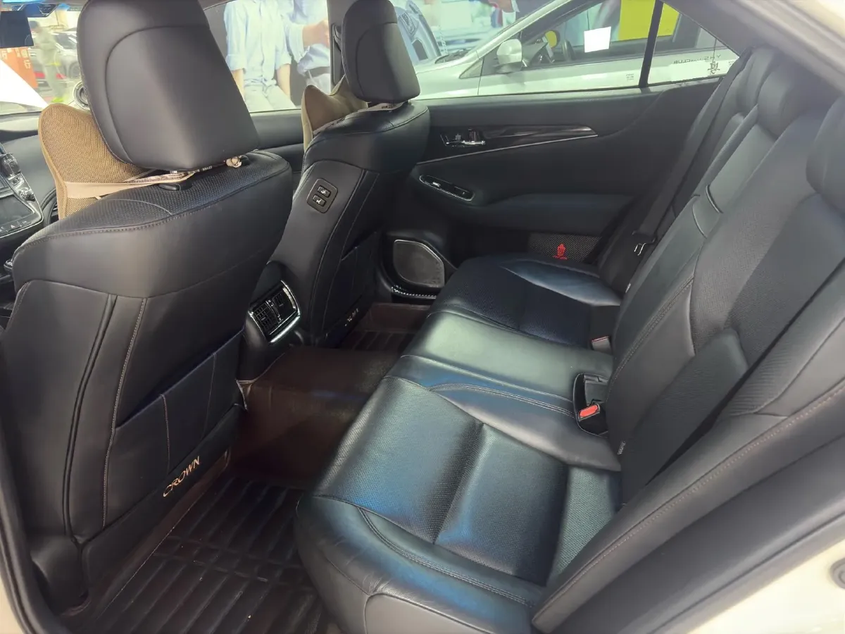 2015 Toyota Crown 2.0T 235HP L4 8AT,autocango,china used car exporter,china ev exporter,chinese used car exporter,chinese used ev exporter