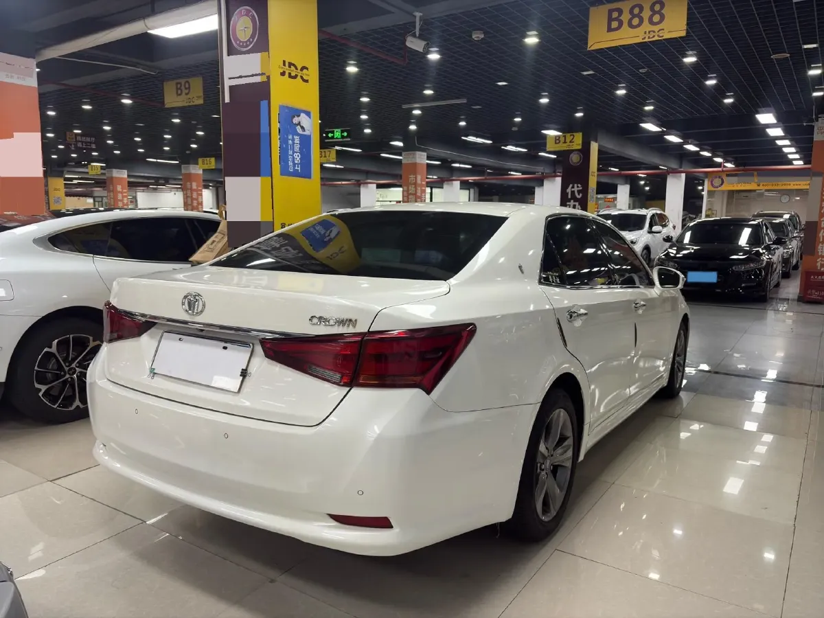 2015 Toyota Crown 2.0T 235HP L4 8AT,autocango,china used car exporter,china ev exporter,chinese used car exporter,chinese used ev exporter