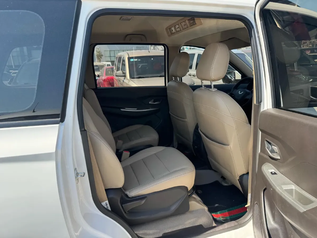 2019 WuLing HongGuang 1.5L 99HP L4 6MT,autocango,china used car exporter,china ev exporter,chinese used car exporter,chinese used ev exporter
