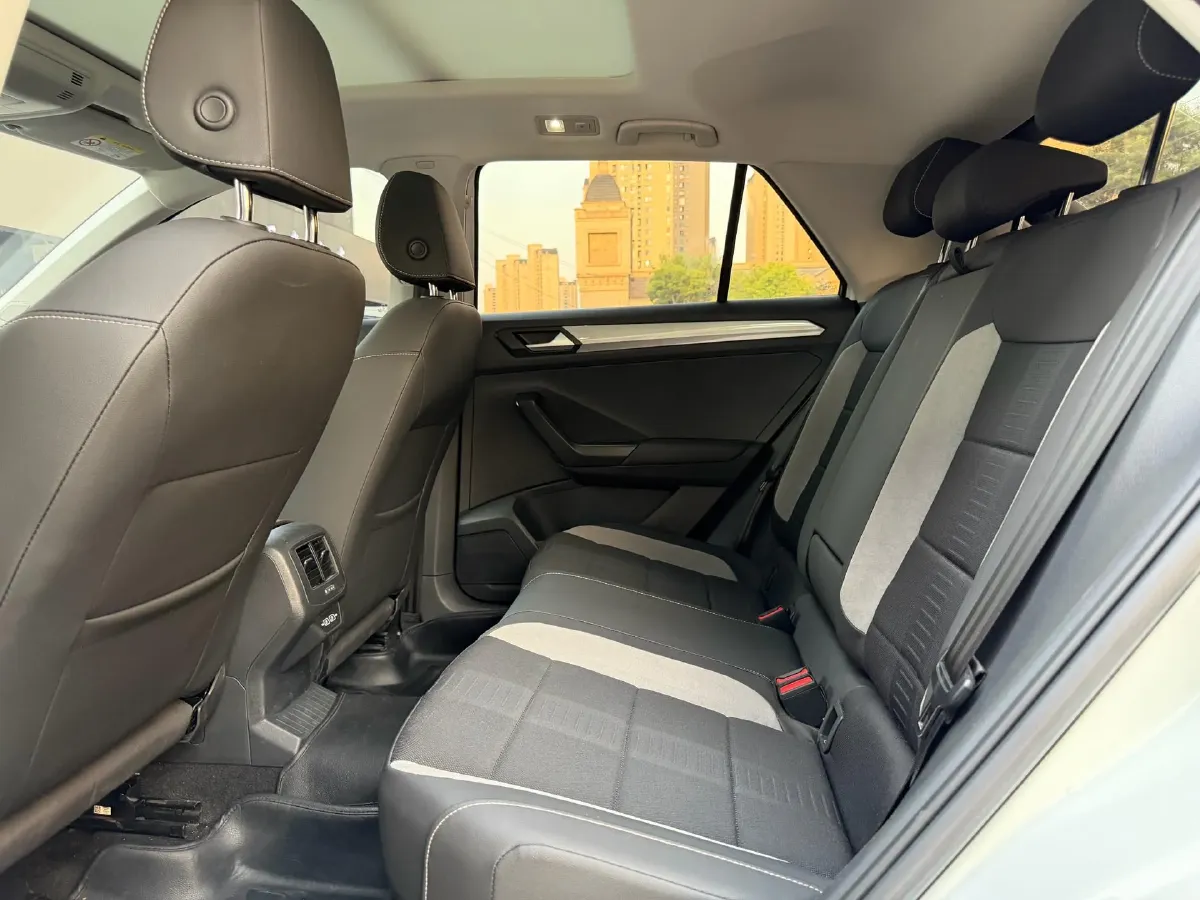 2021 Volkswagen T-Roc 1.4T 150HP L4 7DCT,autocango,china used car exporter,china ev exporter,chinese used car exporter,chinese used ev exporter