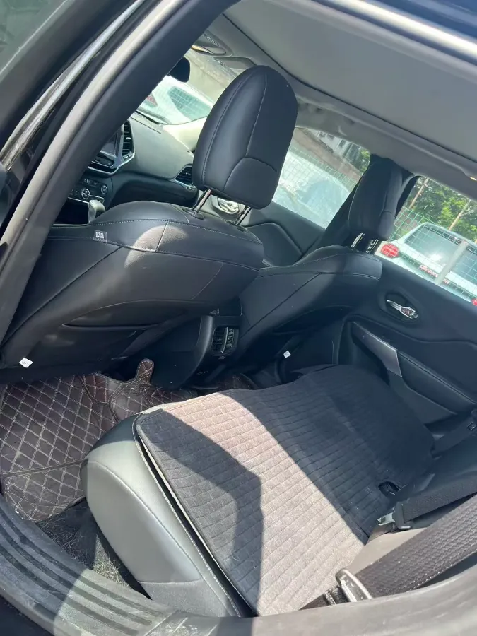 2020 Jeep Cherokee 2.0T 234HP L4 9AT,autocango,china used car exporter,china ev exporter,chinese used car exporter,chinese used ev exporter
