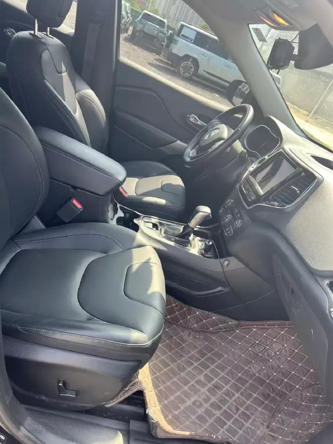2020 Jeep Cherokee 2.0T 234HP L4 9AT,autocango,china used car exporter,china ev exporter,chinese used car exporter,chinese used ev exporter