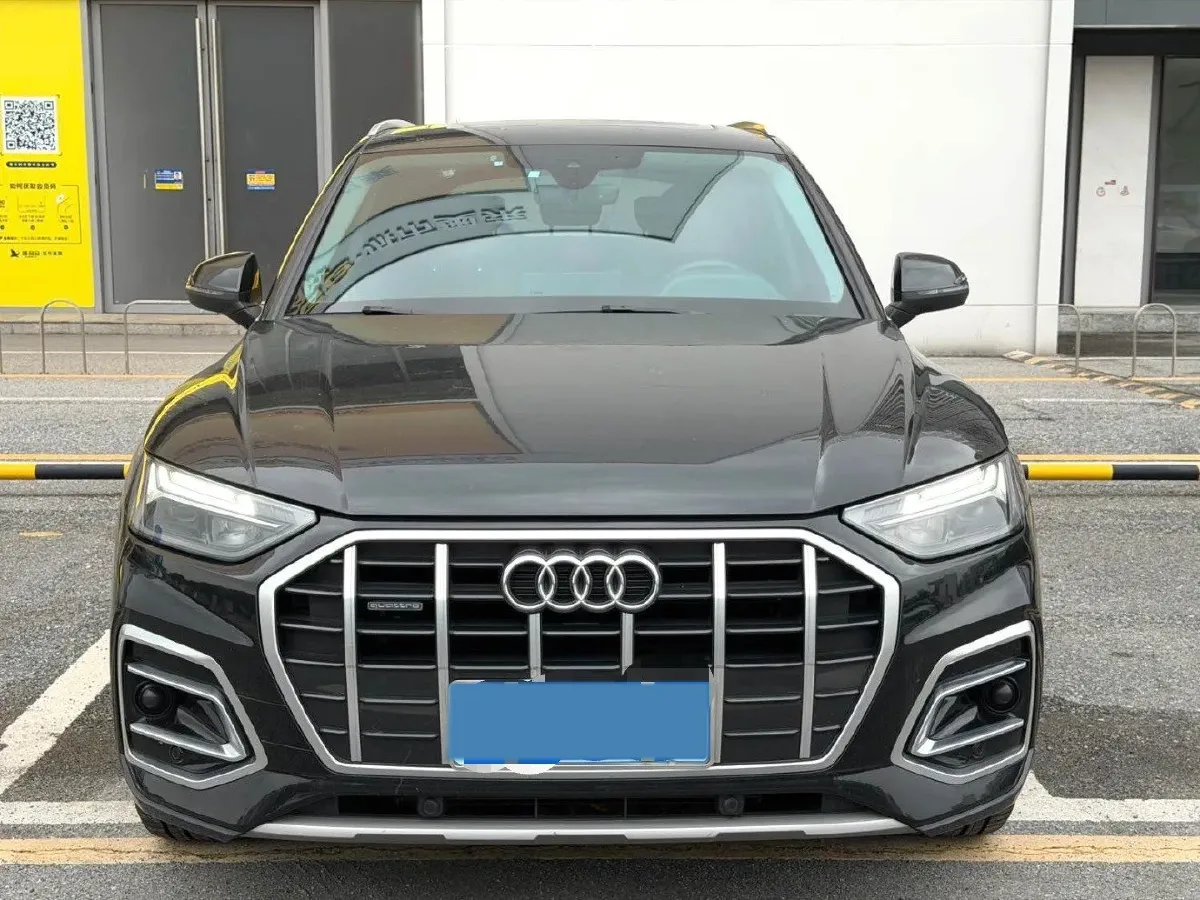 2022 Audi Q5L 2.0T 190HP L4 7DCT,autocango,china used car exporter,china ev exporter,chinese used car exporter,chinese used ev exporter