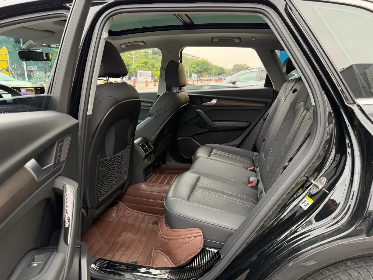 2022 Audi Q5L 2.0T 190HP L4 7DCT,autocango,china used car exporter,china ev exporter,chinese used car exporter,chinese used ev exporter