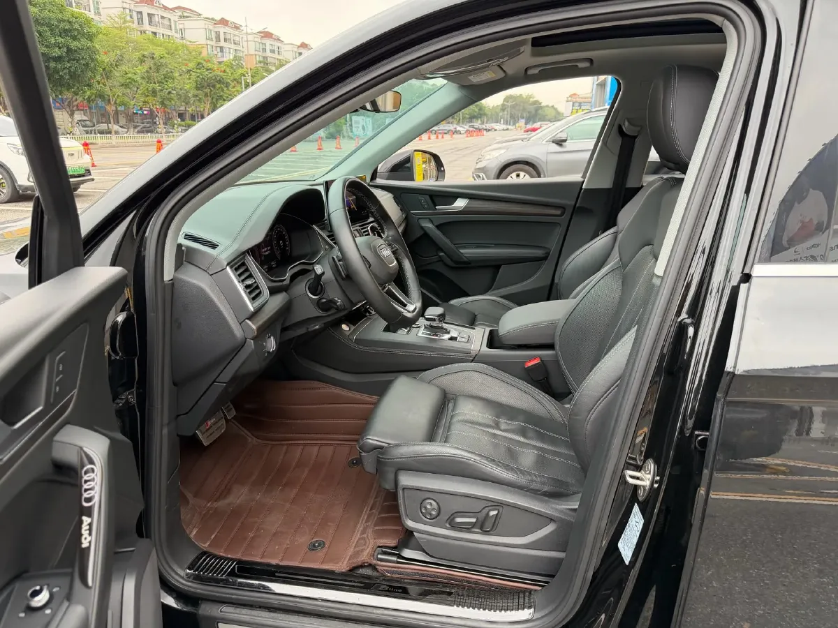 2022 Audi Q5L 2.0T 190HP L4 7DCT,autocango,china used car exporter,china ev exporter,chinese used car exporter,chinese used ev exporter