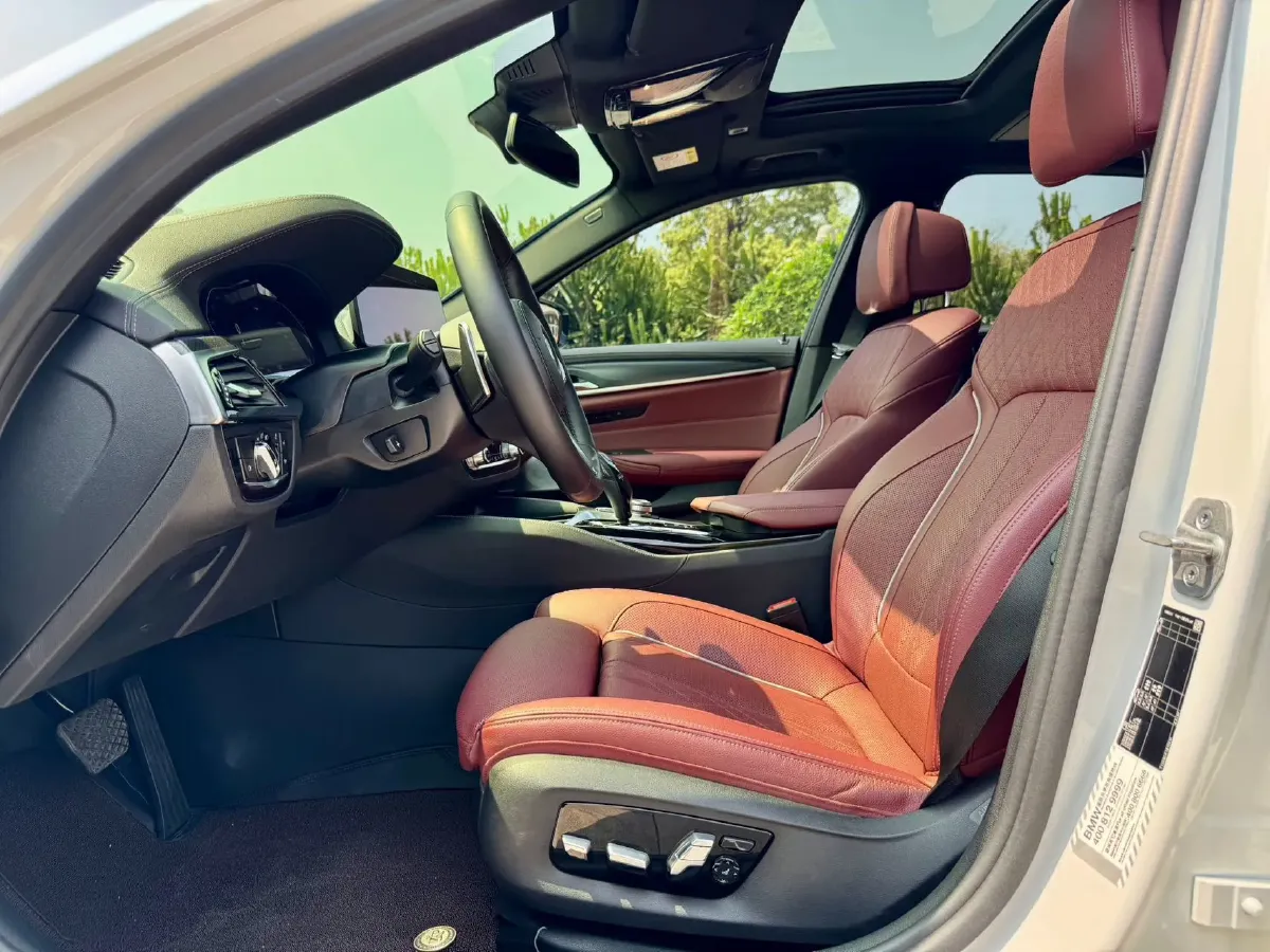 2022 BMW 5 Series 2.0T 252HP L4 8AT,autocango,china used car exporter,china ev exporter,chinese used car exporter,chinese used ev exporter