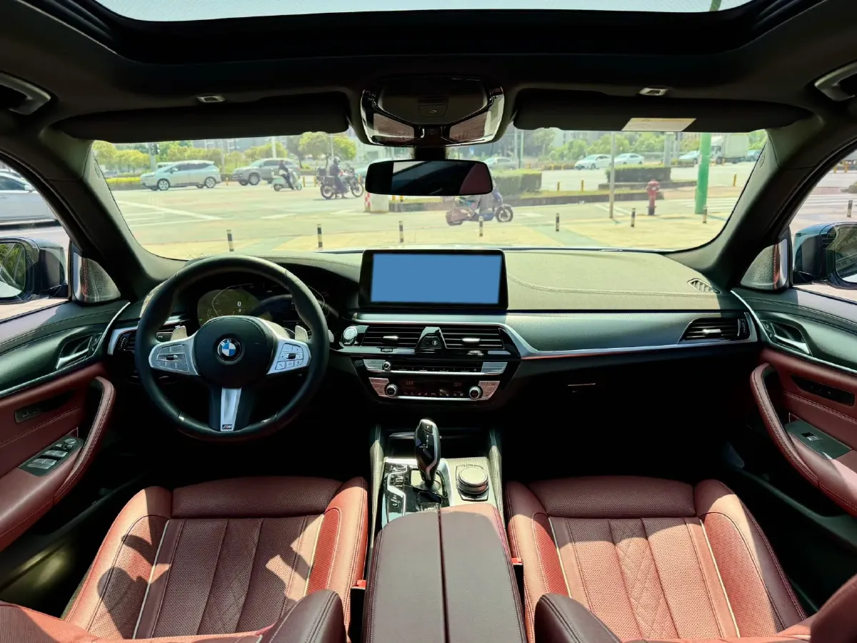 2022 BMW 5 Series 2.0T 252HP L4 8AT,autocango,china used car exporter,china ev exporter,chinese used car exporter,chinese used ev exporter