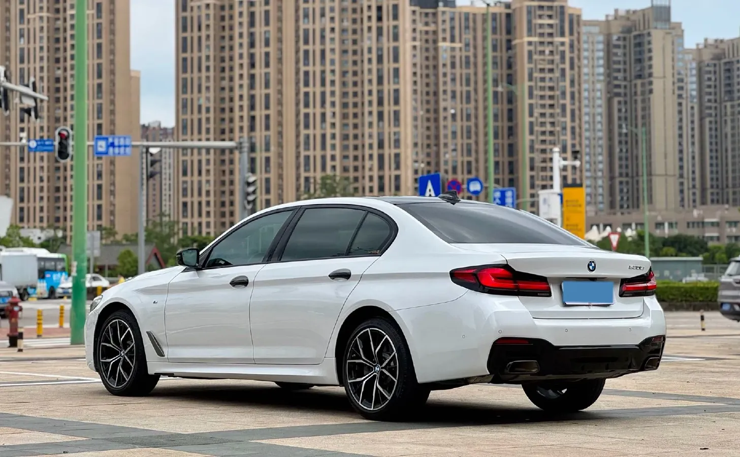 2022 BMW 5 Series 2.0T 252HP L4 8AT,autocango,china used car exporter,china ev exporter,chinese used car exporter,chinese used ev exporter