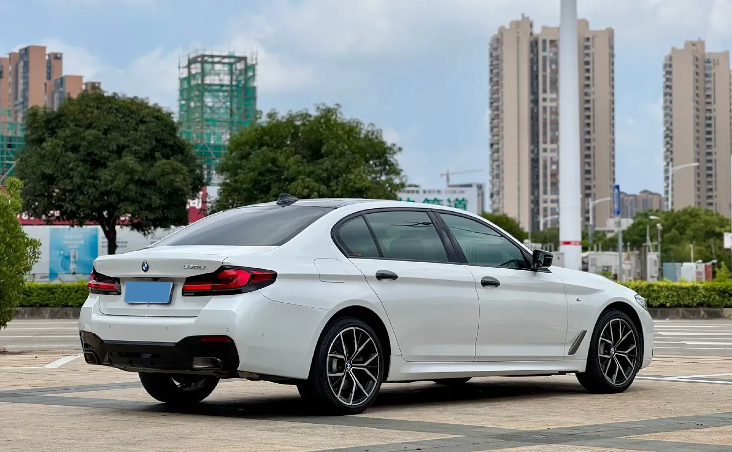 2022 BMW 5 Series 2.0T 252HP L4 8AT,autocango,china used car exporter,china ev exporter,chinese used car exporter,chinese used ev exporter