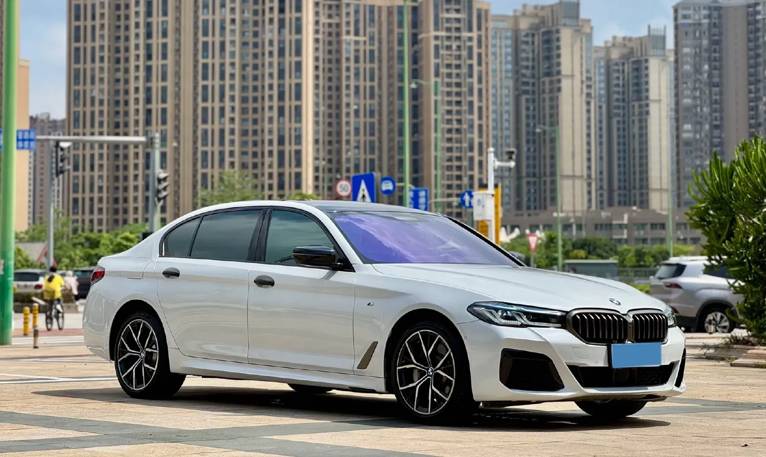 2022 BMW 5 Series 2.0T 252HP L4 8AT,autocango,china used car exporter,china ev exporter,chinese used car exporter,chinese used ev exporter