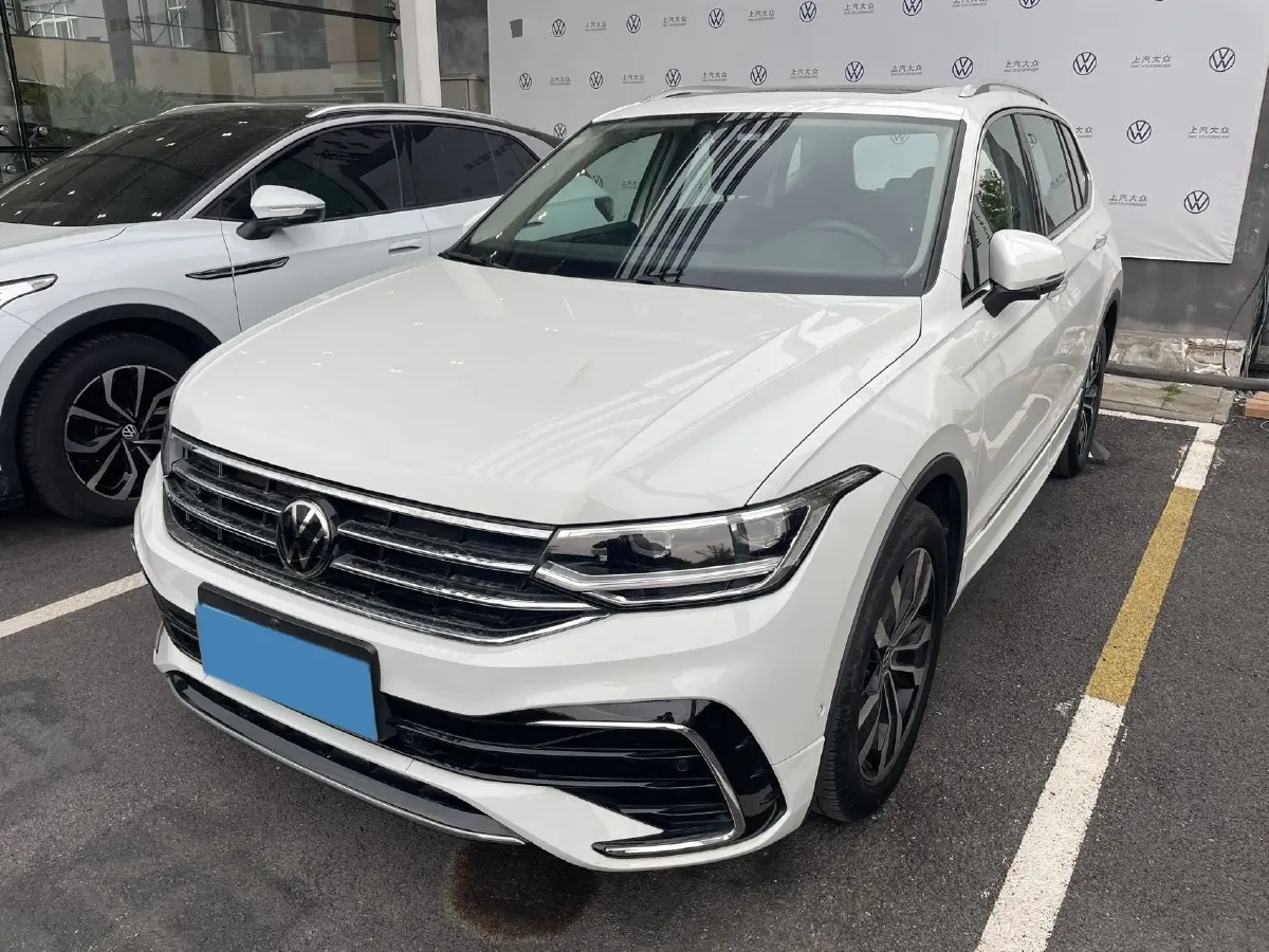 2024 Volkswagen Tiguan L 2.0T 186HP L4 7DCT,autocango,china used car exporter,china ev exporter,chinese used car exporter,chinese used ev exporter