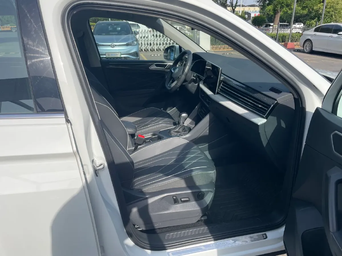 2024 Volkswagen Tiguan L 2.0T 186HP L4 7DCT,autocango,china used car exporter,china ev exporter,chinese used car exporter,chinese used ev exporter