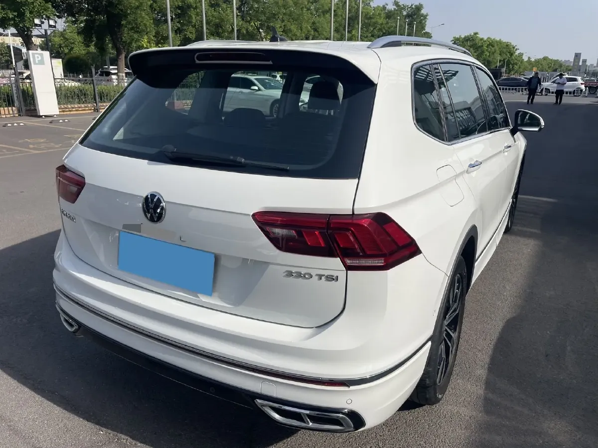 2024 Volkswagen Tiguan L 2.0T 186HP L4 7DCT,autocango,china used car exporter,china ev exporter,chinese used car exporter,chinese used ev exporter