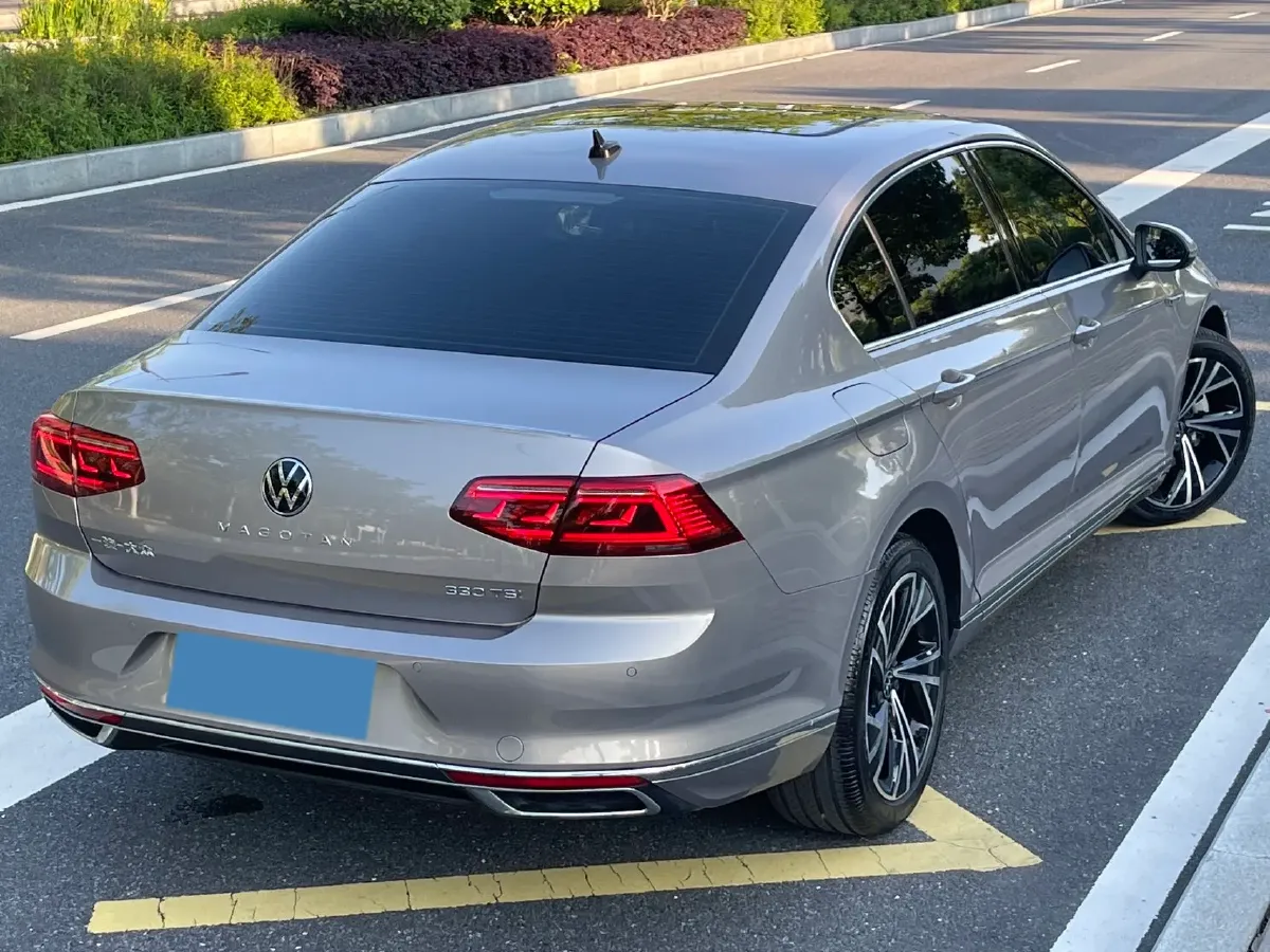 2021 Volkswagen Magotan 2.0T 186HP L4 7DCT,autocango,china used car exporter,china ev exporter,chinese used car exporter,chinese used ev exporter