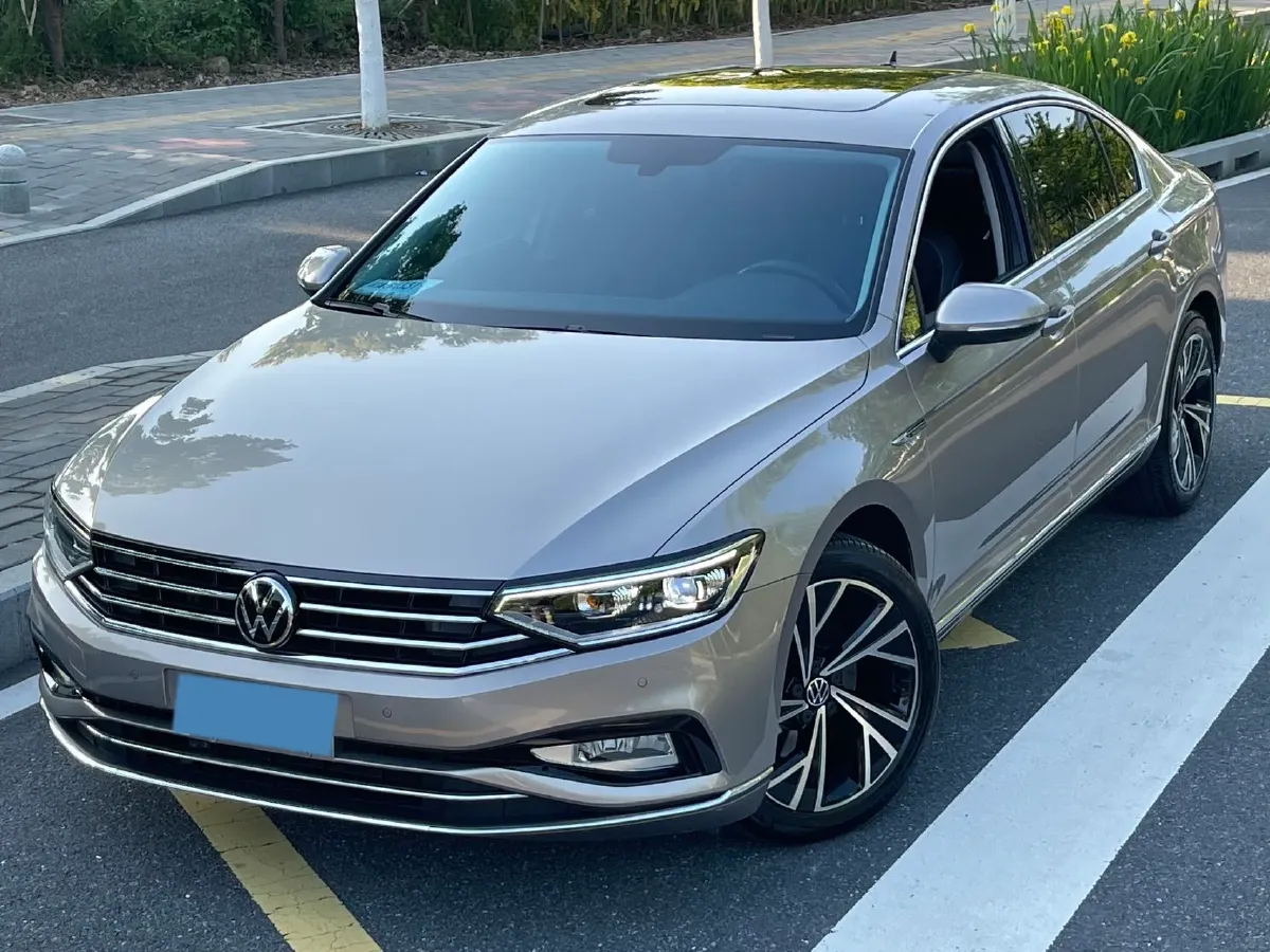 2021 Volkswagen Magotan 2.0T 186HP L4 7DCT,autocango,china used car exporter,china ev exporter,chinese used car exporter,chinese used ev exporter