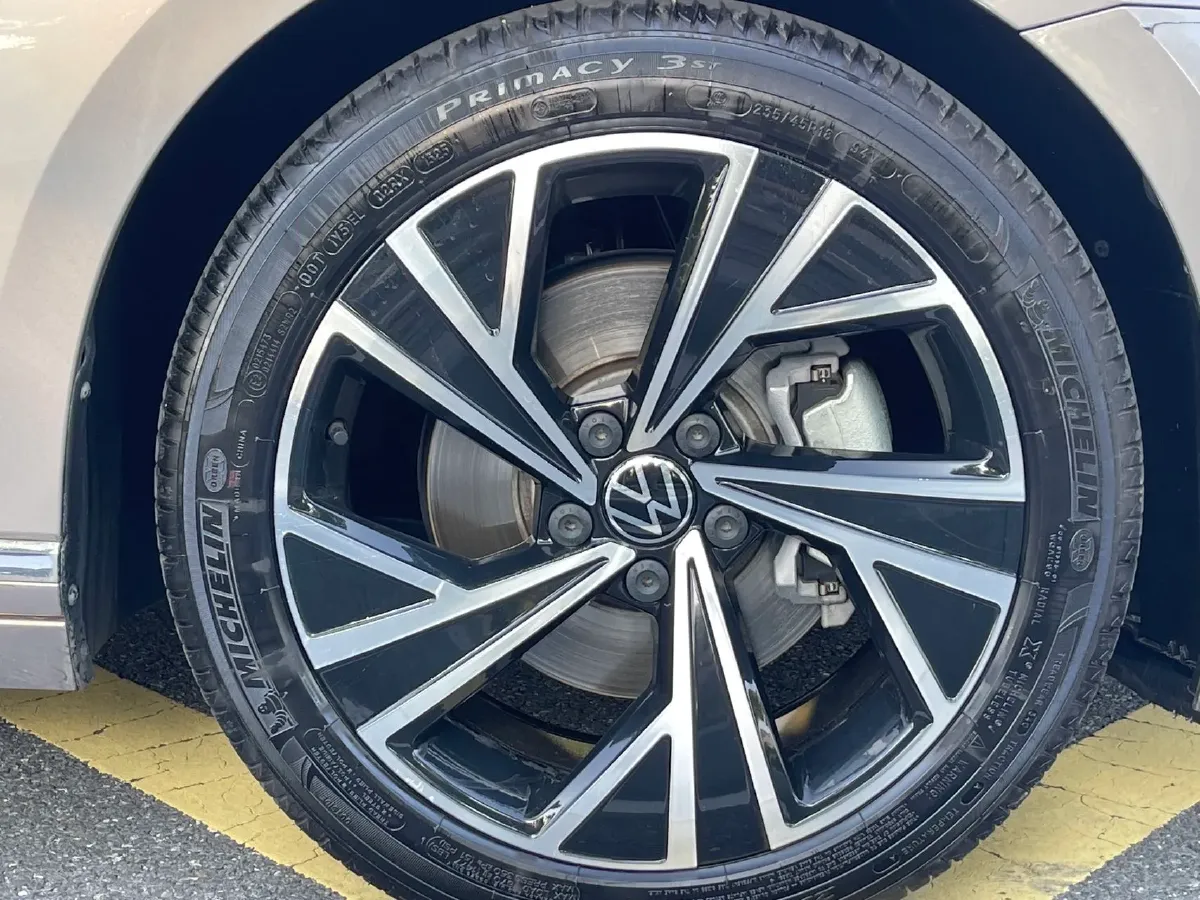 2021 Volkswagen Magotan 2.0T 186HP L4 7DCT,autocango,china used car exporter,china ev exporter,chinese used car exporter,chinese used ev exporter