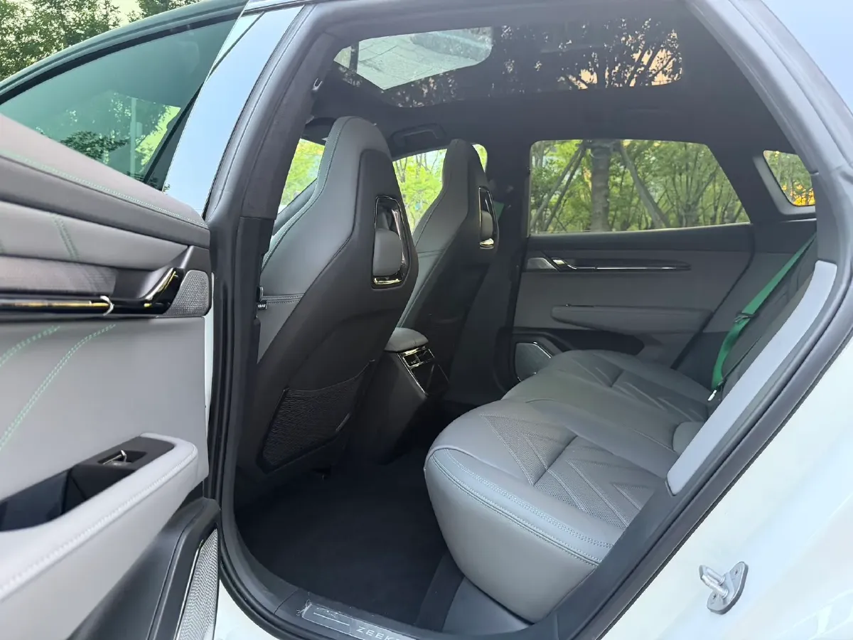 2022 Zeekr 001 BEV 100KWH,autocango,china used car exporter,china ev exporter,chinese used car exporter,chinese used ev exporter