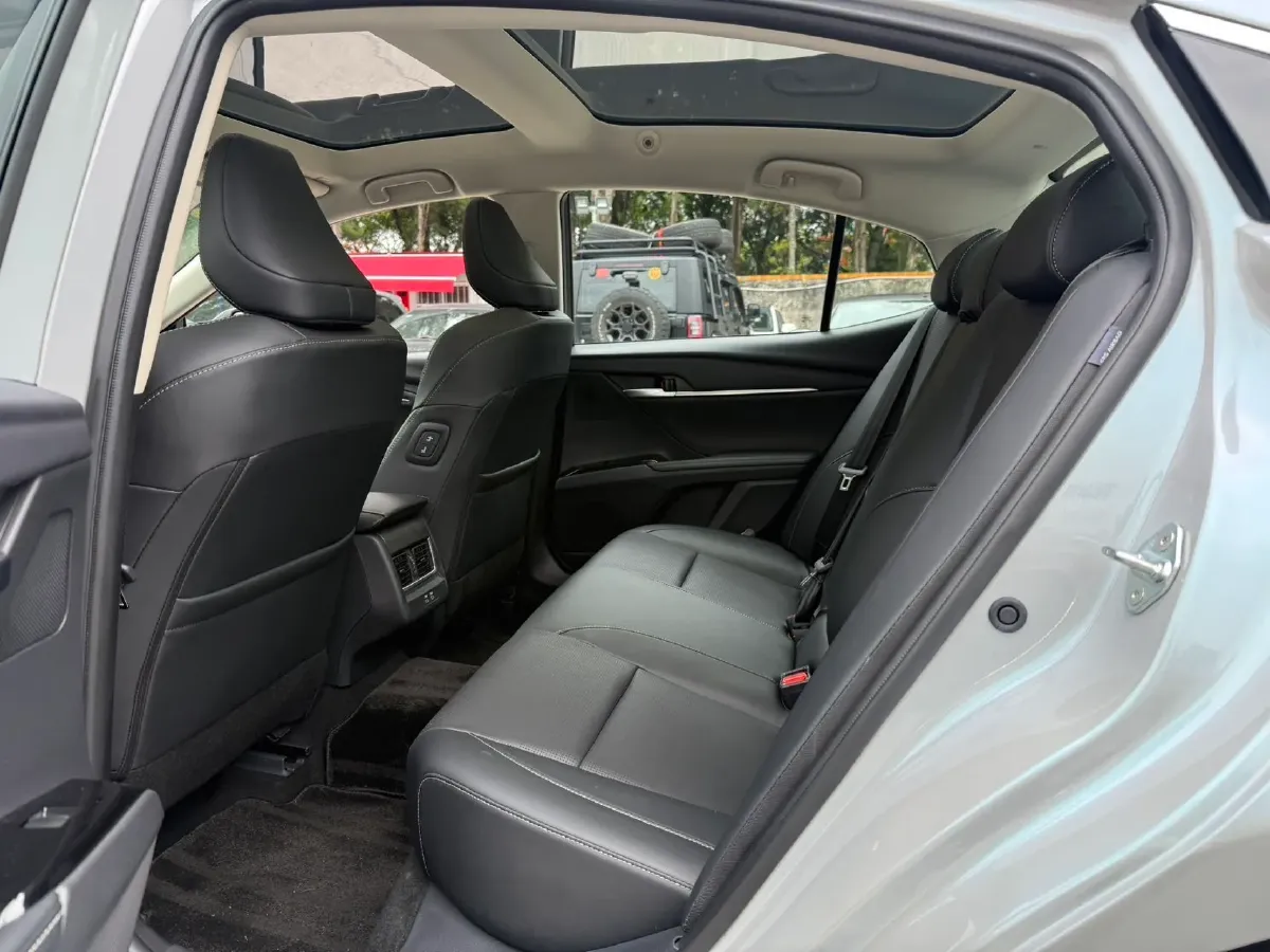 2024 Toyota Camry 2.0L 173HP L4 CVT,autocango,china used car exporter,china ev exporter,chinese used car exporter,chinese used ev exporter