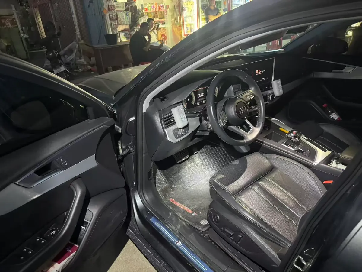 2022 Audi A4L 2.0T 190HP L4 7DCT,autocango,china used car exporter,china ev exporter,chinese used car exporter,chinese used ev exporter