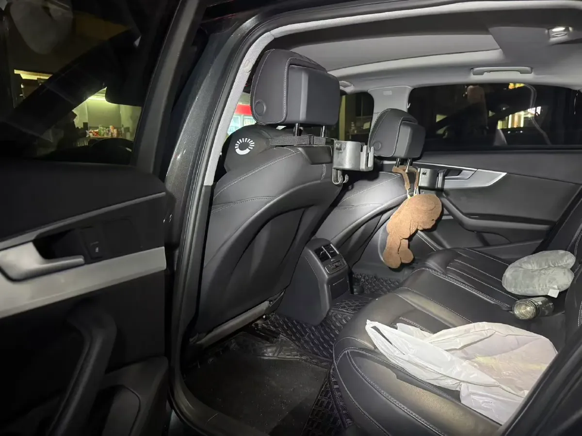 2022 Audi A4L 2.0T 190HP L4 7DCT,autocango,china used car exporter,china ev exporter,chinese used car exporter,chinese used ev exporter