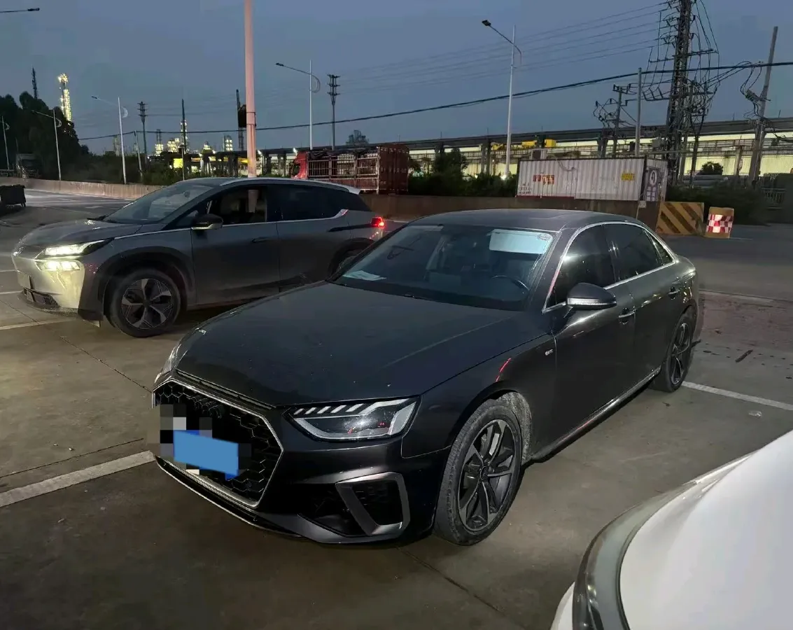 2022 Audi A4L 2.0T 190HP L4 7DCT,autocango,china used car exporter,china ev exporter,chinese used car exporter,chinese used ev exporter