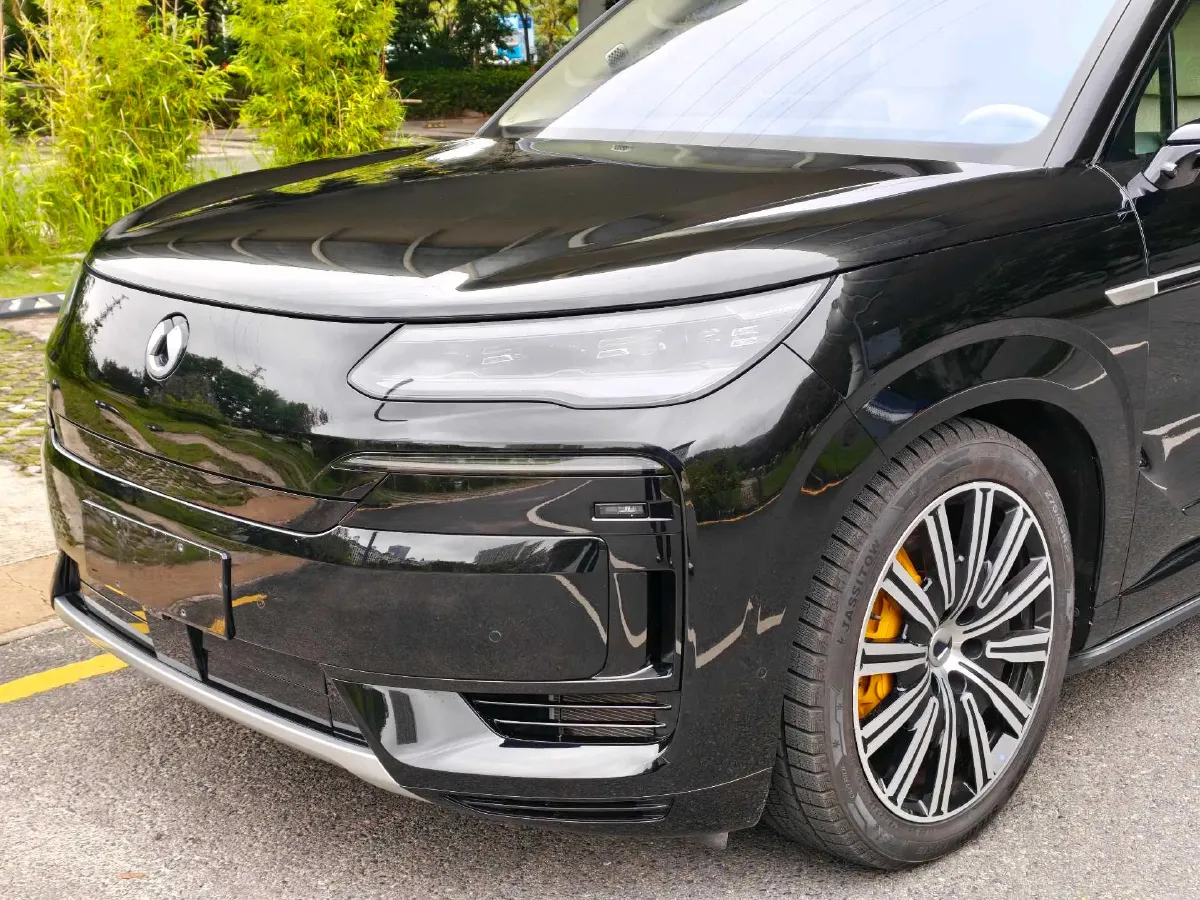 2025 Denza DenzaN9 2.0T 207HP L4 E-CVT PHEV,autocango,china used car exporter,china ev exporter,chinese used car exporter,chinese used ev exporter