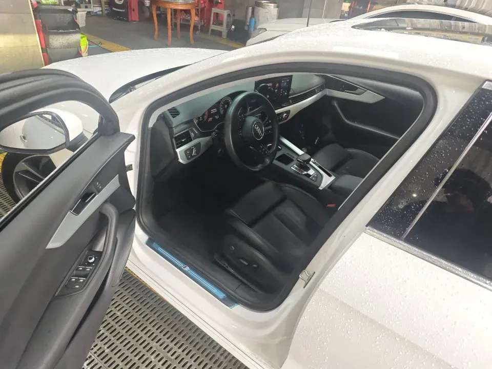 2020 Audi A4L 2.0T 190HP L4 7DCT,autocango,china used car exporter,china ev exporter,chinese used car exporter,chinese used ev exporter