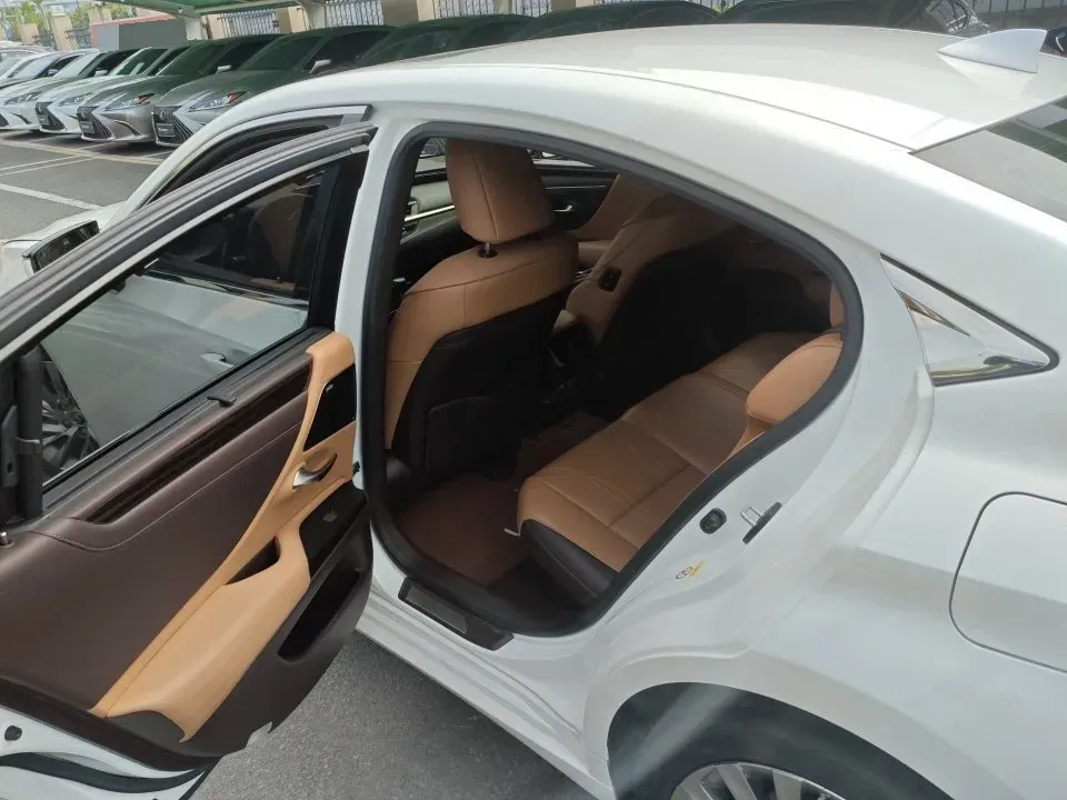 2018 Lexus ES 2.5L 178HP L4 E-CVT Hybrid,autocango,china used car exporter,china ev exporter,chinese used car exporter,chinese used ev exporter