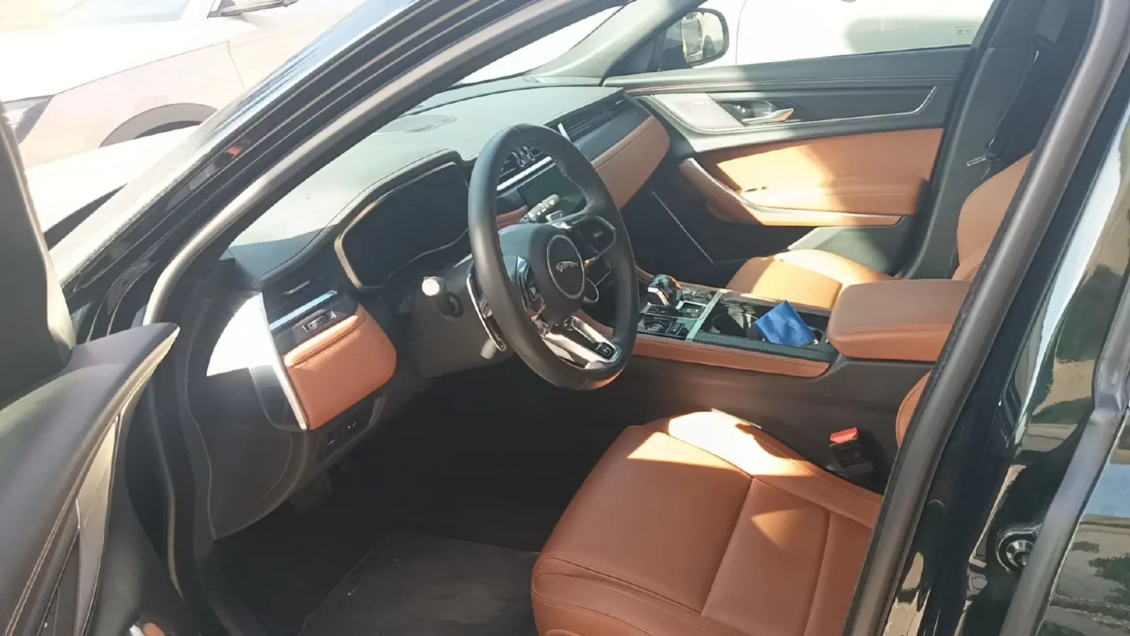 2022 Jaguar XFL 2.0T 250HP L4 8AT,autocango,china used car exporter,china ev exporter,chinese used car exporter,chinese used ev exporter