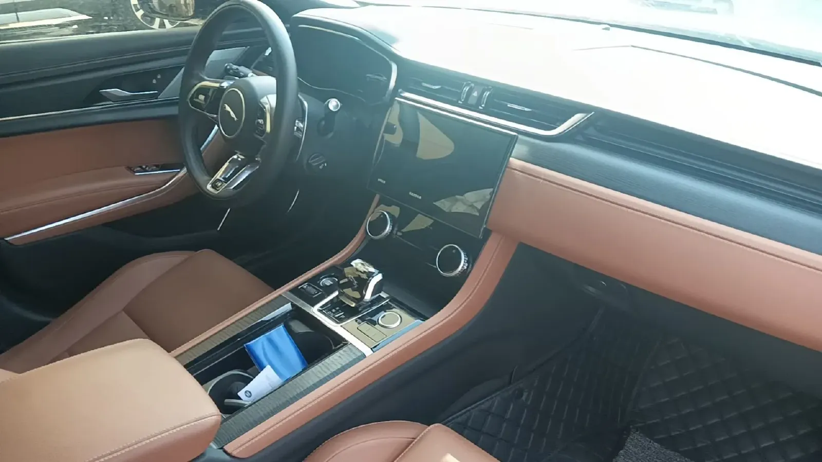 2022 Jaguar XFL 2.0T 250HP L4 8AT,autocango,china used car exporter,china ev exporter,chinese used car exporter,chinese used ev exporter