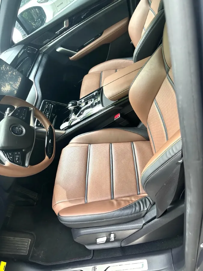 2021 Toyota Wildlander 2.5L 180HP L4 E-CVT PHEV 15.984KWH,autocango,china used car exporter,china ev exporter,chinese used car exporter,chinese used ev exporter