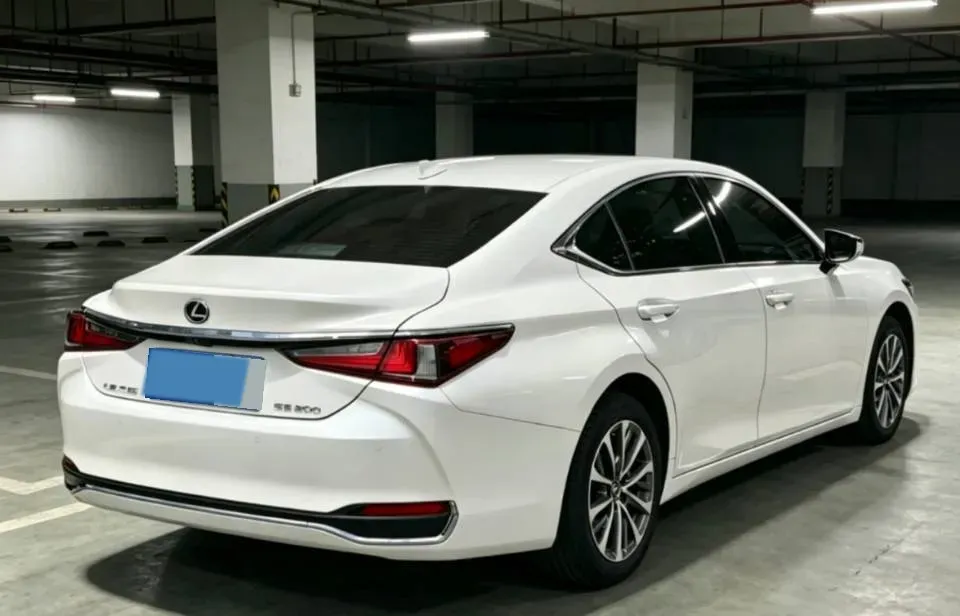 2022 Lexus ES 2.0L 173HP L4 CVT,autocango,china used car exporter,china ev exporter,chinese used car exporter,chinese used ev exporter