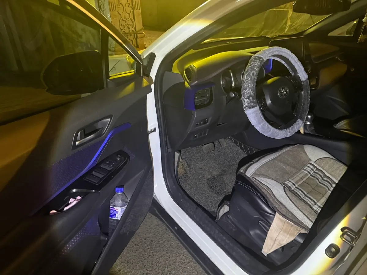 2020 Toyota C-HR 2.0L 171HP L4 CVT,autocango,china used car exporter,china ev exporter,chinese used car exporter,chinese used ev exporter