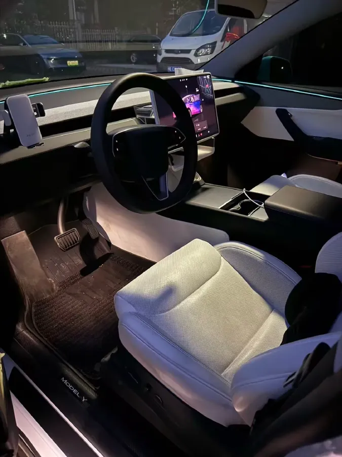 2025 Tesla Model Y BEV 62.5KWH,autocango,china used car exporter,china ev exporter,chinese used car exporter,chinese used ev exporter