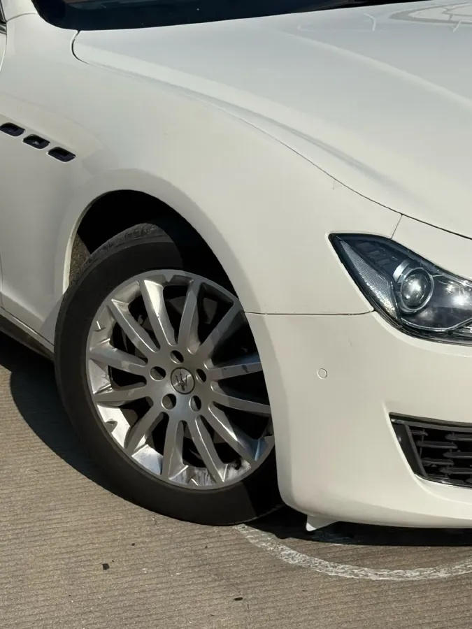 2021 Maserati Ghibli 2.0T 330HP L4 8AT,autocango,china used car exporter,china ev exporter,chinese used car exporter,chinese used ev exporter