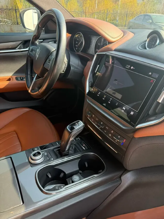 2021 Maserati Ghibli 2.0T 330HP L4 8AT,autocango,china used car exporter,china ev exporter,chinese used car exporter,chinese used ev exporter