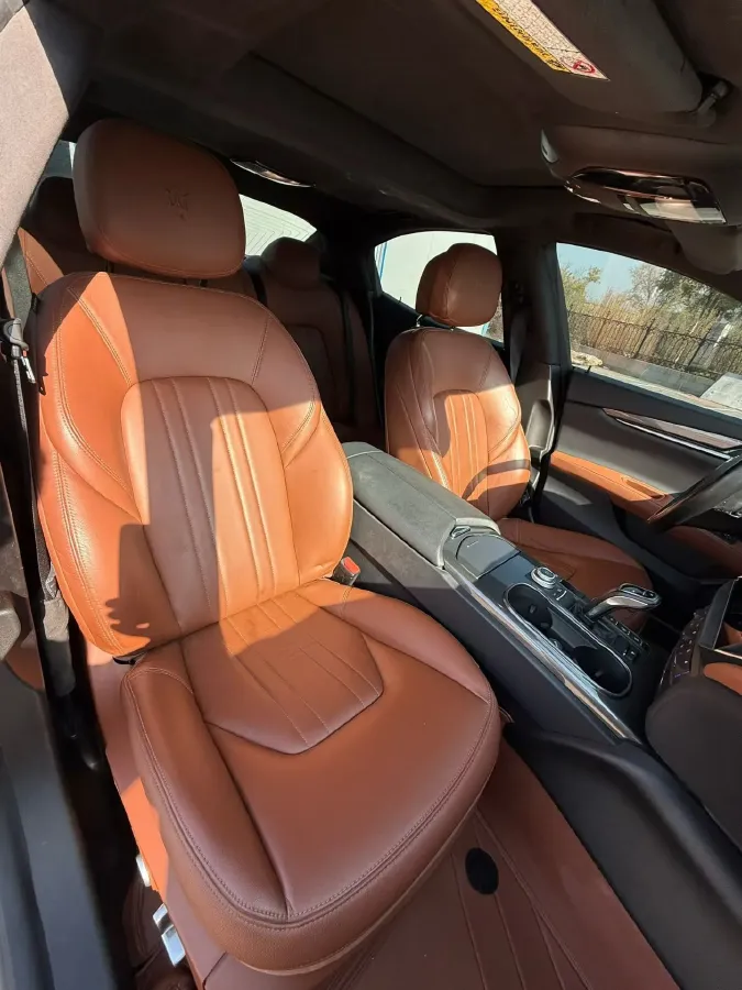 2021 Maserati Ghibli 2.0T 330HP L4 8AT,autocango,china used car exporter,china ev exporter,chinese used car exporter,chinese used ev exporter