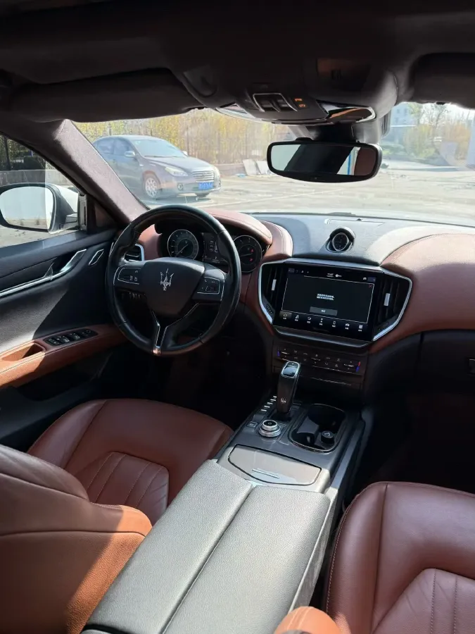 2021 Maserati Ghibli 2.0T 330HP L4 8AT,autocango,china used car exporter,china ev exporter,chinese used car exporter,chinese used ev exporter