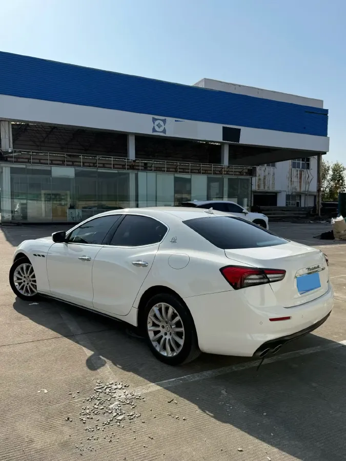 2021 Maserati Ghibli 2.0T 330HP L4 8AT,autocango,china used car exporter,china ev exporter,chinese used car exporter,chinese used ev exporter