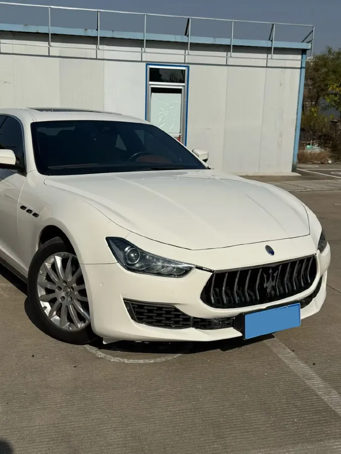 2021 Maserati Ghibli 2.0T 330HP L4 8AT,autocango,china used car exporter,china ev exporter,chinese used car exporter,chinese used ev exporter