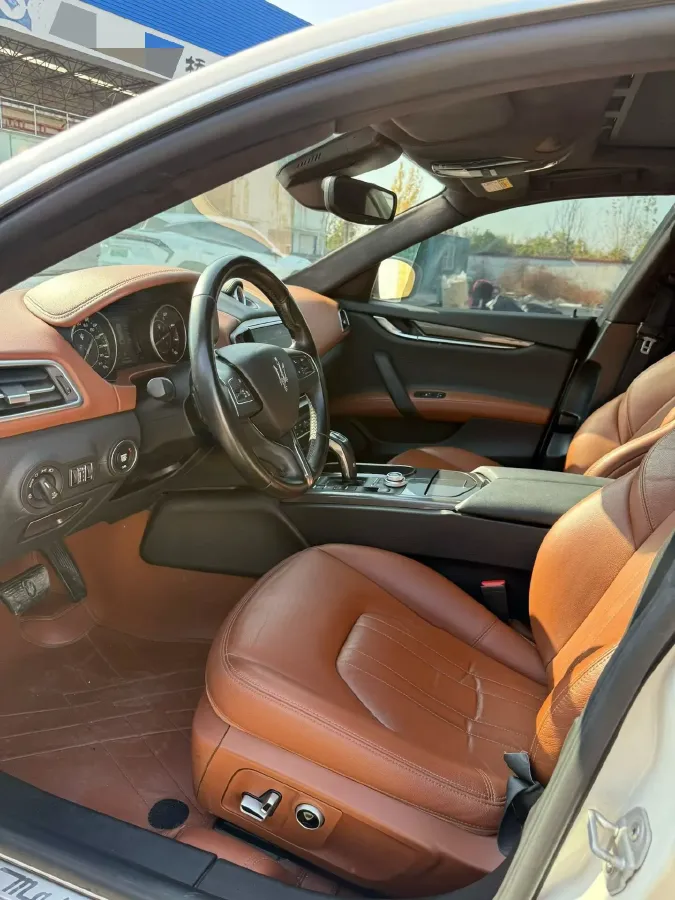 2021 Maserati Ghibli 2.0T 330HP L4 8AT,autocango,china used car exporter,china ev exporter,chinese used car exporter,chinese used ev exporter