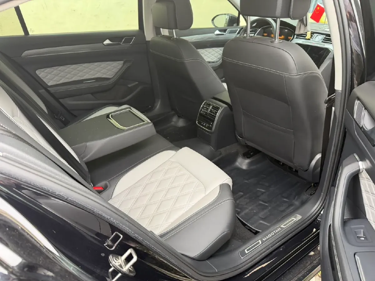 2023 Volkswagen Magotan 2.0T 186HP L4 7DCT,autocango,china used car exporter,china ev exporter,chinese used car exporter,chinese used ev exporter