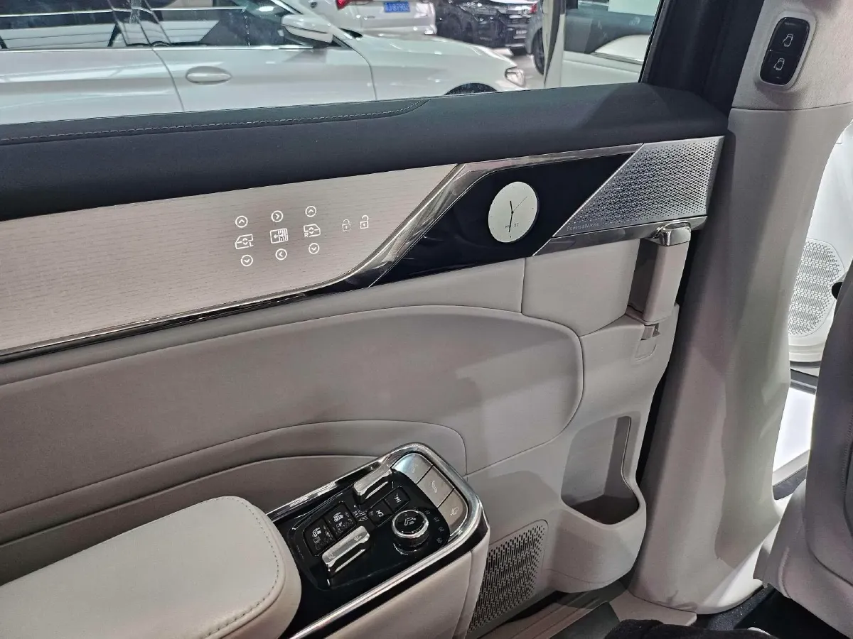 2025 Volvo EM90 BEV 116KWH,autocango,china used car exporter,china ev exporter,chinese used car exporter,chinese used ev exporter