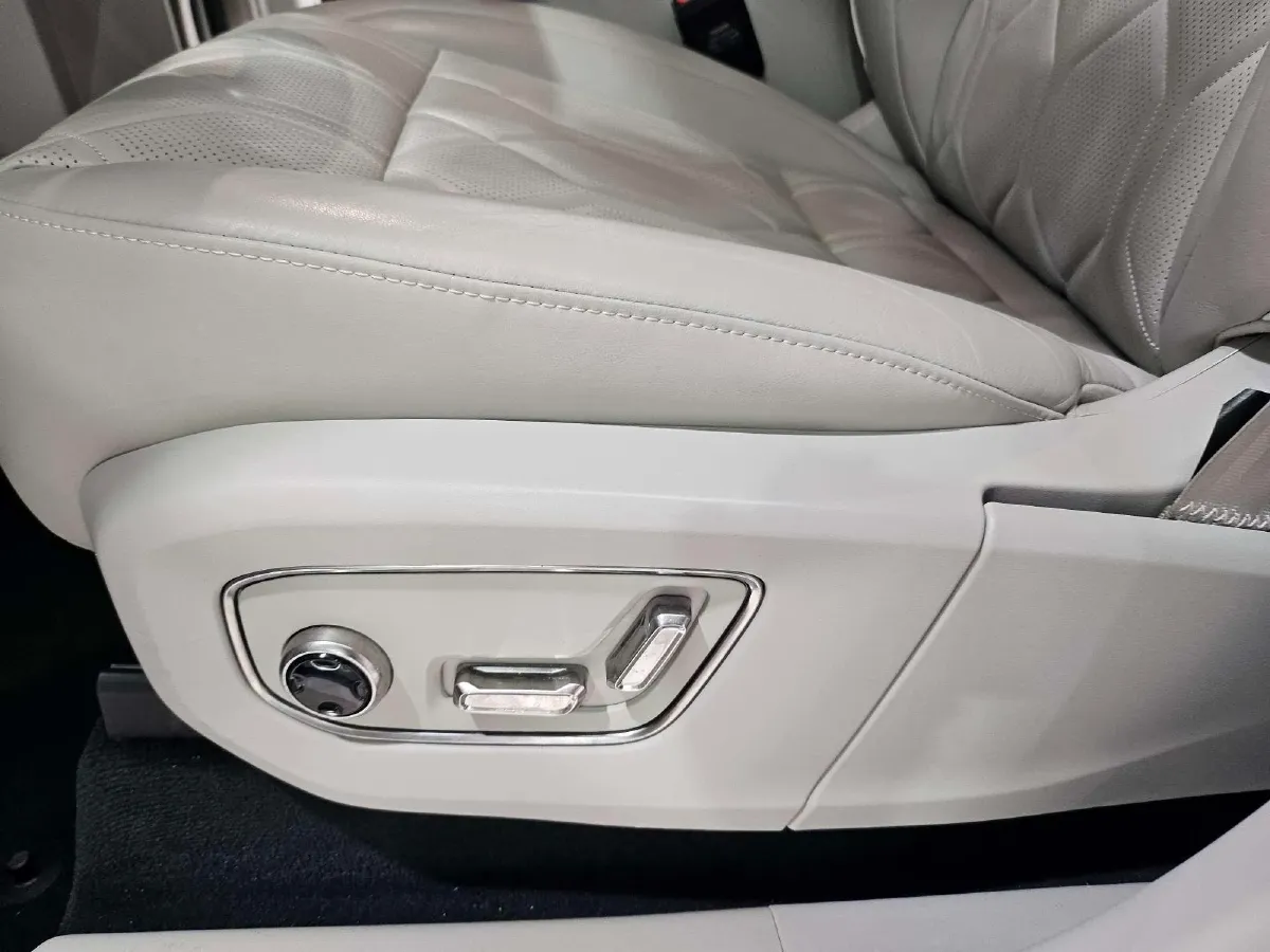 2025 Volvo EM90 BEV 116KWH,autocango,china used car exporter,china ev exporter,chinese used car exporter,chinese used ev exporter